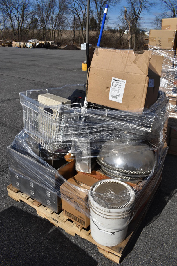 ALL ONE MONEY! Pallet Lot of Various Items Including Chafing Dish, White Baskets and Food Warmers. (warehouse) - Image 3 of 6