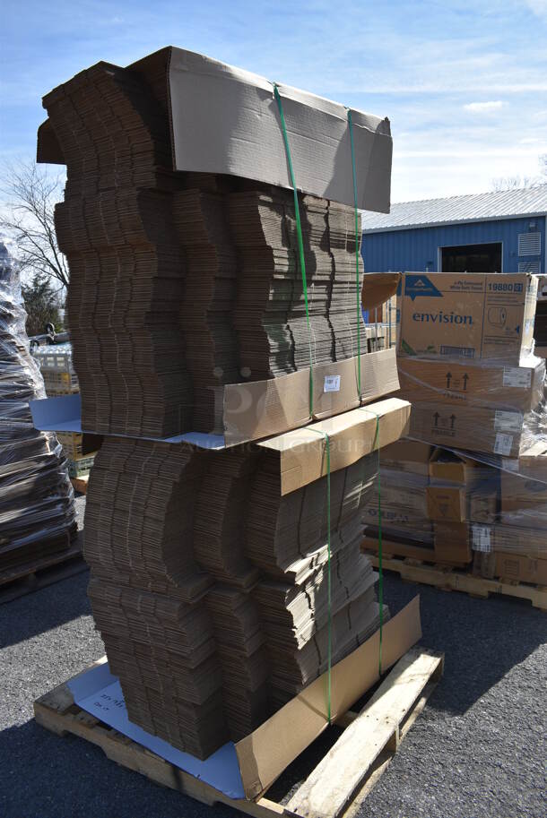 ALL ONE MONEY! Pallet Lot of Various Items Including Cardboard Boxes. Includes 25x14x4. (warehouse) - Image 1 of 5