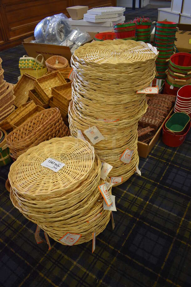 ALL ONE MONEY! Mega Lot of Various Items Including Baskets! BUYER MUST REMOVE. (blue retail store) - Image 4 of 6