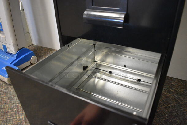 Black Metal 2 Drawer Filing Cabinet. 14.5x18x27. (garden center) - Image 4 of 4