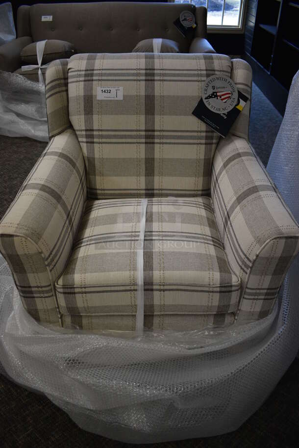 BRAND NEW! Lancer White and Gray Chair. 36x35x37. (garden center)