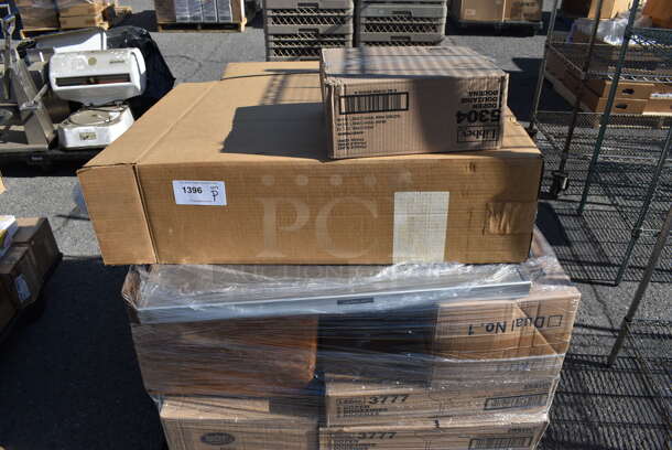 ALL ONE MONEY! Pallet Lot of Various Items Including Various BRAND NEW IN BOX Glassware. (warehouse) - Image 1 of 8