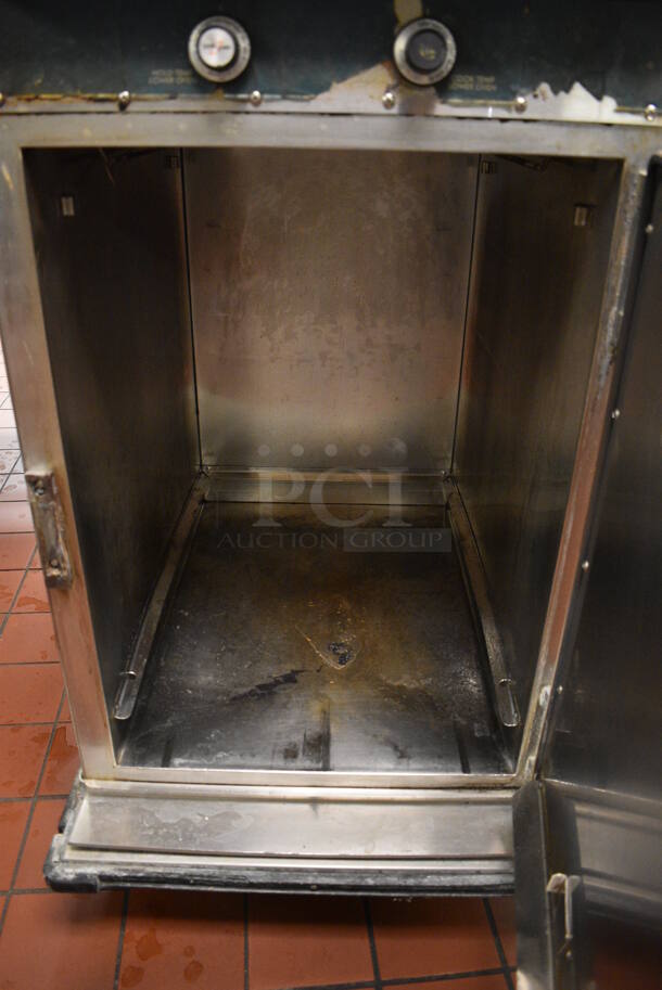 Alto Shaam Model 1000-TH/I Stainless Steel Commercial 2 Half Size Door Cook N Hold Cabinet on Commercial Casters. 208-240 Volts. 25x34x76.5. Unit Was In Working Condition When Restaurant Closed. (kitchen) - Image 7 of 9