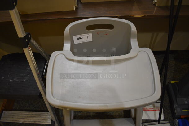Rubbermaid Gray Poly High Chair on Commercial Casters. 22x23x30. (gift shop) - Image 3 of 4