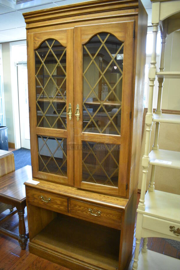 Wooden Cabinet w/ 2 Doors, Drawer and Under Shelf. 34x18x80. (gift shop) - Image 3 of 7