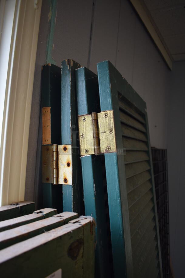 2 Various Wooden Screens. Folded: 20x7x67, 18x8x81. 2 Times Your Bid! (garden center) - Image 3 of 5