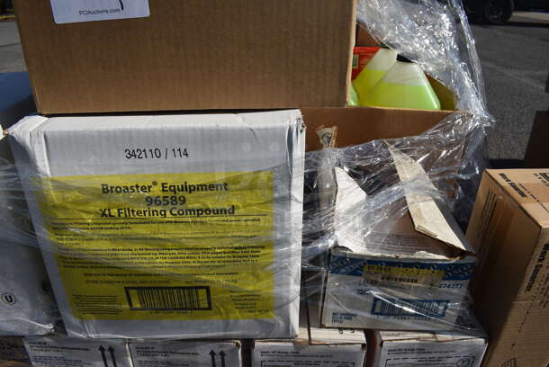 ALL ONE MONEY! Pallet Lot of Various Items Including Ecolab Orange Force Cleaner. (warehouse) - Image 4 of 5