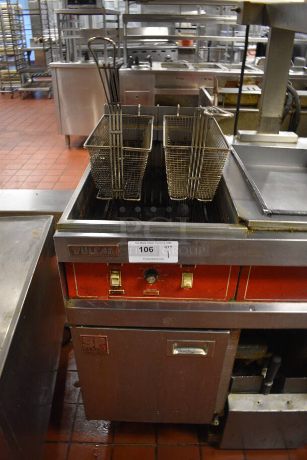 Vulcan Model SPERI-SESFABZ Stainless Steel Commercial Floor Style Electric Powered 2 Bay Fryer w/ Center Dumping Warming Station, Warming Strip and 4 Metal Fry Baskets. 208 Volts, 3 Phase. 46.5x28.5x53. Unit Was In Working Condition When Restaurant Closed. (kitchen) - Image 4 of 10
