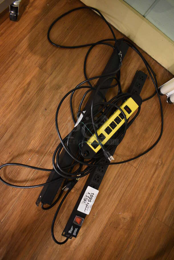 ALL ONE MONEY! Lot of 3 Power Strips and 2 Lights! Includes 48x5x2.5. (garden center) - Image 3 of 3
