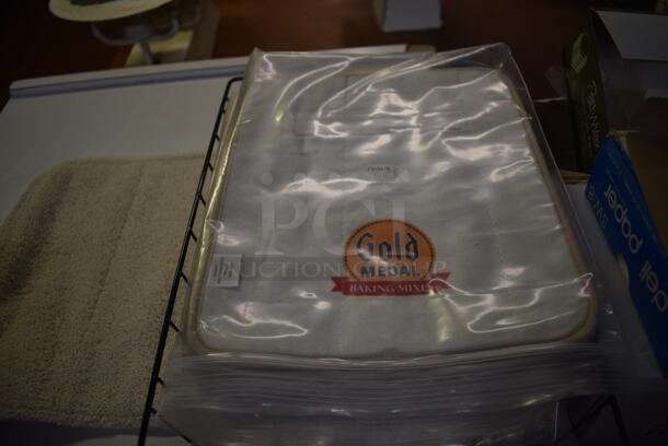 ALL ONE MONEY! Lot of Various Paper Products Including Hot Food Pads, White Countertop Dunnage Rack, Food Storage Bags, Patty Paper and Sandwich Wrap! (bakery kitchen) - Image 5 of 6