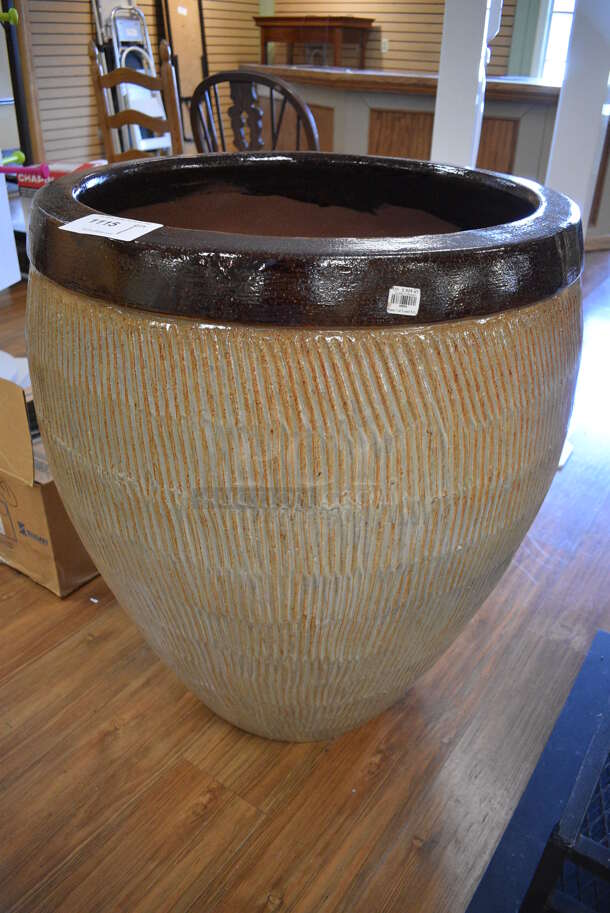 Stone Vase. 30x30x35. (garden center) - Image 2 of 4