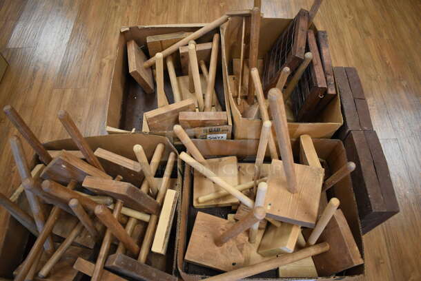 ALL ONE MONEY! Lot of 4 Boxes of Wooden Countertop Paper Towel Holders! 7x8x21. (garden center) - Image 3 of 4