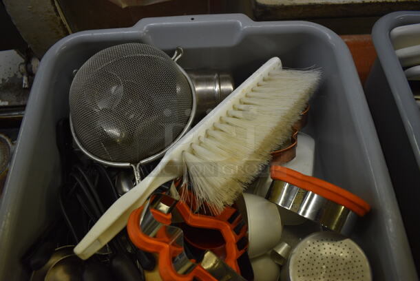 ALL ONE MONEY! Lot of Various Items Including Strainer and Brush in Gray Poly Bus Bin! 21.5x15.5x5. (bakery kitchen) - Image 2 of 4