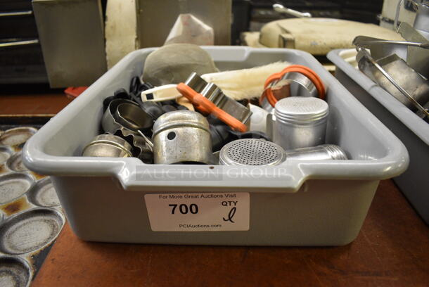 ALL ONE MONEY! Lot of Various Items Including Strainer and Brush in Gray Poly Bus Bin! 21.5x15.5x5. (bakery kitchen) - Image 4 of 4