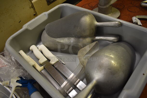 ALL ONE MONEY! Lot of Various Items Including Metal Cake Stand and Metal Ice Scoopers in Gray Bus Bin! 21.5x15.5x5. (bakery kitchen) - Image 4 of 5