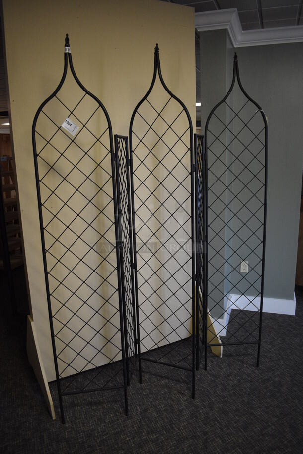 Black Mesh Folding Wall. 71x1x82. (garden center)