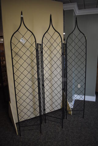 Black Mesh Folding Wall. 71x1x82. (garden center)