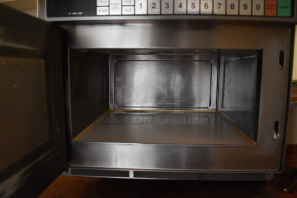 Panasonic Stainless Steel Commercial Countertop Microwave Oven. 16.5x19x13.5. Unit Was In Working Condition When Restaurant Closed. (kitchen hallway) - Image 3 of 5