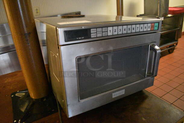 Panasonic Stainless Steel Commercial Countertop Microwave Oven. 16.5x19x13.5. Unit Was In Working Condition When Restaurant Closed. (kitchen hallway) - Image 4 of 5