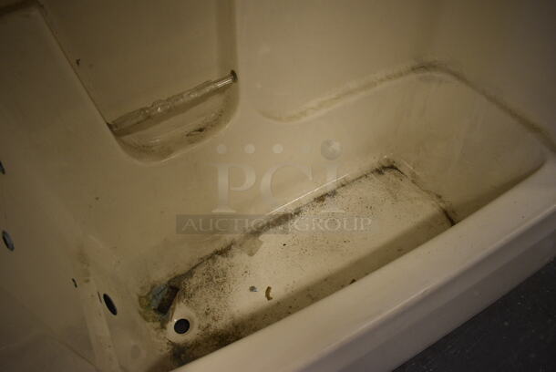 White Shower / Bathtub Insert. 60x34x74. (room 102) - Image 3 of 6