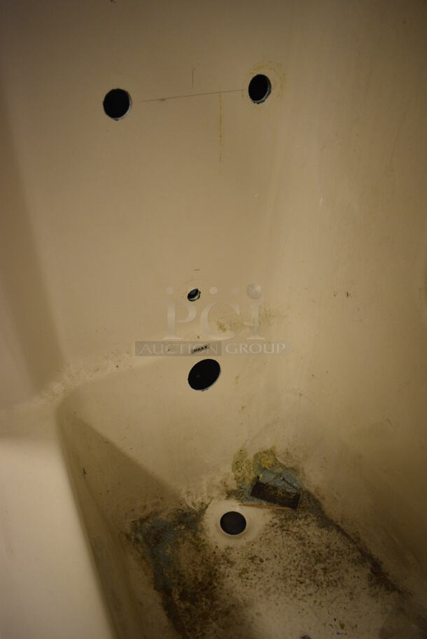 White Shower / Bathtub Insert. 60x34x74. (room 102) - Image 5 of 6