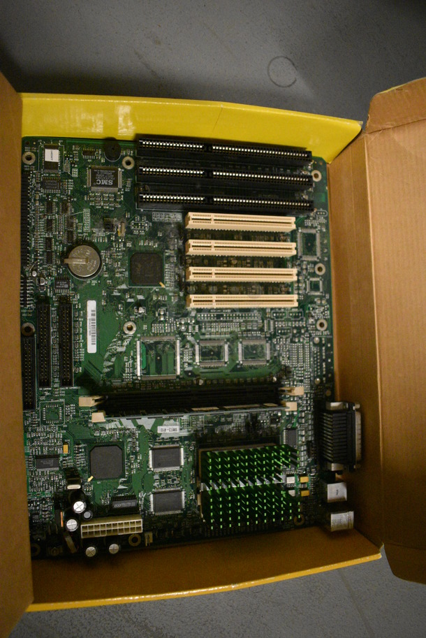 ALL ONE MONEY! Lot of Mainboard and Discs! (south basement 012) - Image 2 of 5