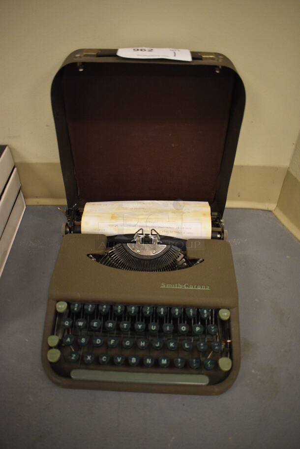 Smith Corona Metal Countertop Typewriter in Case. 11x12x4. (south basement 019)