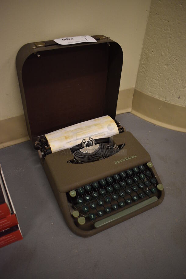 Smith Corona Metal Countertop Typewriter in Case. 11x12x4. (south basement 019) - Image 4 of 5