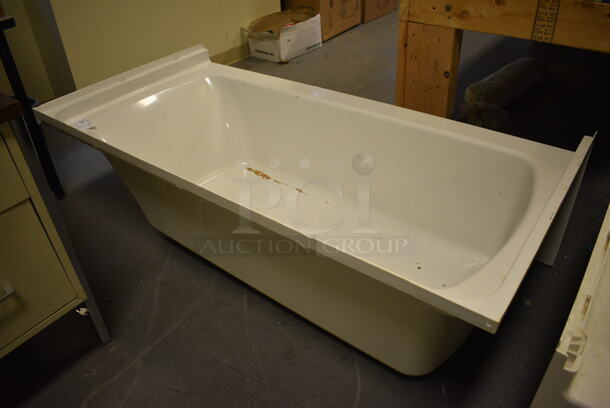 White Tub Insert. 60x30x19. (room 102) - Image 2 of 5