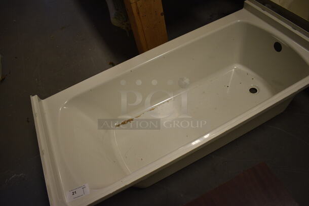 White Tub Insert. 60x30x19. (room 102) - Image 4 of 5