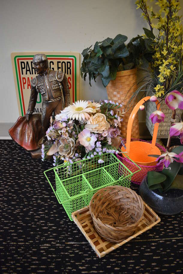 ALL ONE MONEY! Lot of Various Items Including Fake Flowers and Baskets. (room 204) - Image 2 of 5