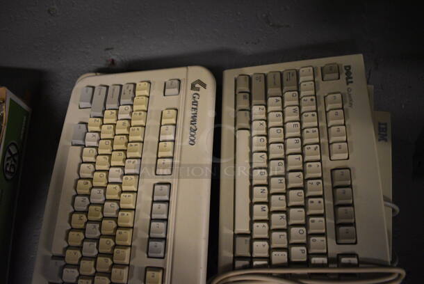 ALL ONE MONEY! Lot of 10 Various Computer Monitors! Includes 18x7.5x2. (south basement 012) - Image 4 of 4
