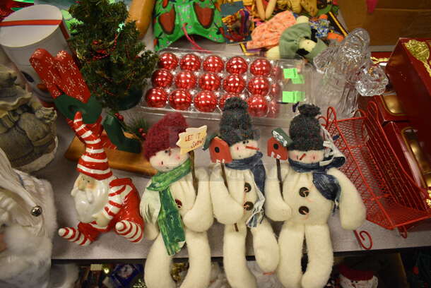 ALL ONE MONEY! Lot of Various Christmas Decorations! (room 105) - Image 3 of 10