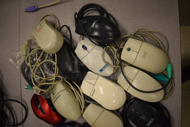 ALL ONE MONEY! Lot of 22 Various Computer Mice. (room 105) - Image 2 of 4