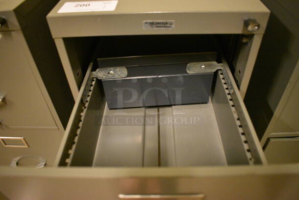 Gray Metal 4 Drawer Filing Cabinet. 15x24x52. (room 108a) - Image 4 of 7