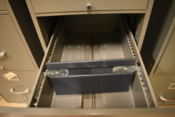 Gray Metal 4 Drawer Filing Cabinet. 15x24x52. (room 108a) - Image 6 of 7