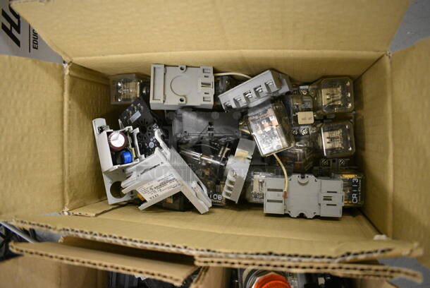 ALL ONE MONEY! Lot of 4 Boxes of Various Items Including Lights! (south basement 019) - Image 5 of 6