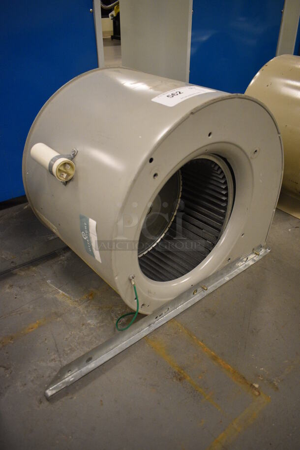 Metal Commercial Blower. 13x25x17. (north basement 004) - Image 2 of 5