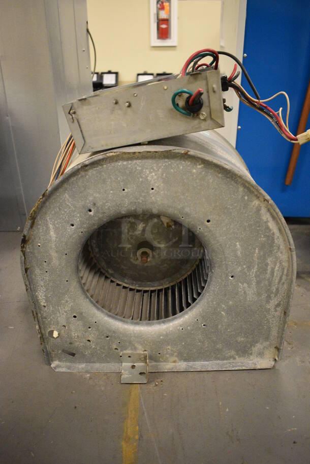 Metal Commercial Blower. 11.5x17.5x17. (north basement 004)