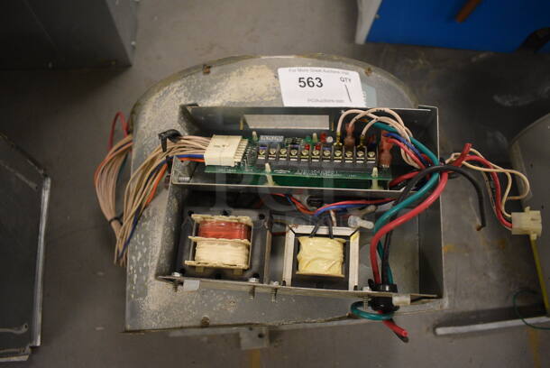 Metal Commercial Blower. 11.5x17.5x17. (north basement 004) - Image 4 of 8