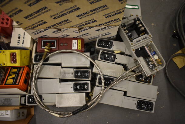 ALL ONE MONEY! Lot of Various Items Including Photoswitch 42MRA-5000 Terminal Bases! (south basement 019) - Image 3 of 6
