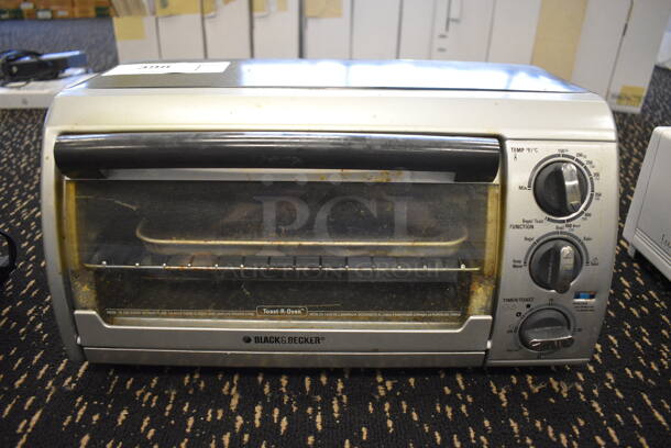 Black & Decker Countertop Toaster Oven. 16x10x8.5. (room 204)