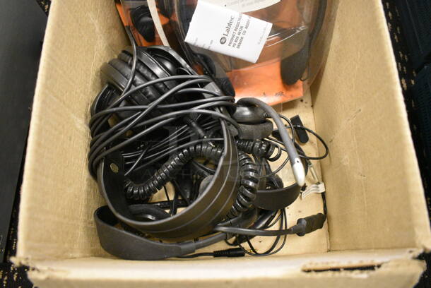 ALL ONE MONEY! Lot of 4 Headphones! (room 204) - Image 3 of 3