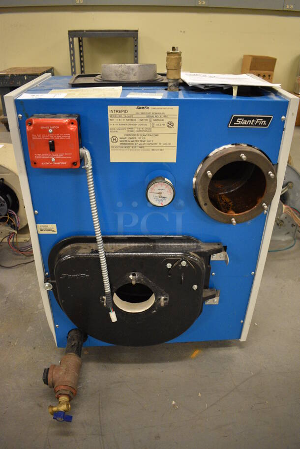 Slant Fin Model TR-30 PT Metal Oil Fired Cast Iron Boiler. 151,000 BTU. 25x26x35. (north basement 004)