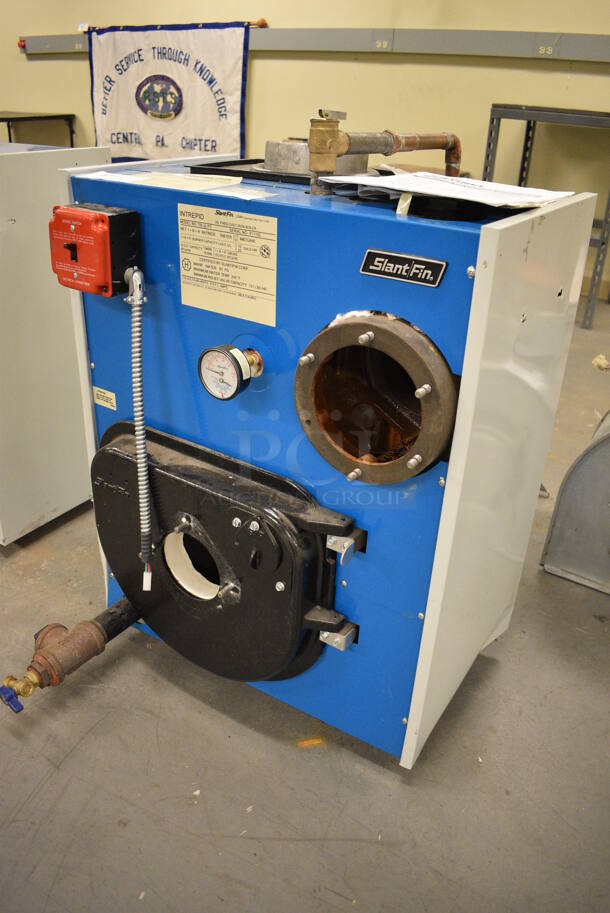 Slant Fin Model TR-30 PT Metal Oil Fired Cast Iron Boiler. 151,000 BTU. 25x26x35. (north basement 004) - Image 2 of 7