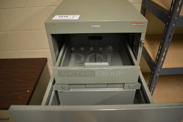 Cole Green Metal 4 Drawer Filing Cabinet. 15x27x52.5. (south basement 024) - Image 3 of 4