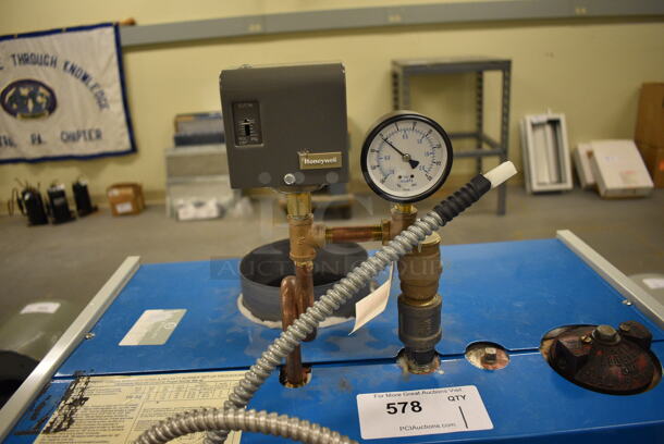 Slant Fin Model TR-30 PZT Metal Oil Fired Cast Iron Boiler. 134,000 BTU. 25x27x42. (north basement 004) - Image 3 of 7