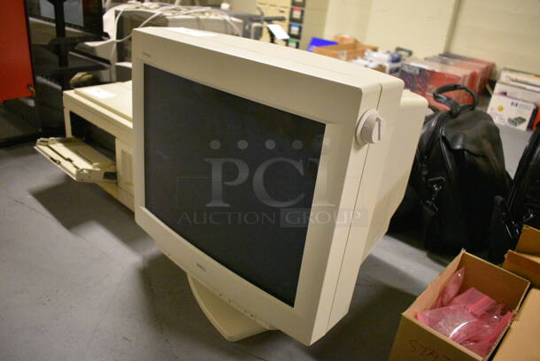 Dell Triniton 19.5" Computer Monitor. (south basement 012) - Image 2 of 4