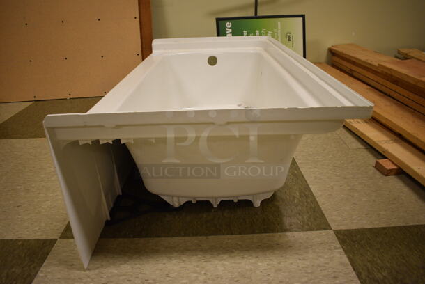 White Bathtub. 60x30x19. (room 103) - Image 4 of 5