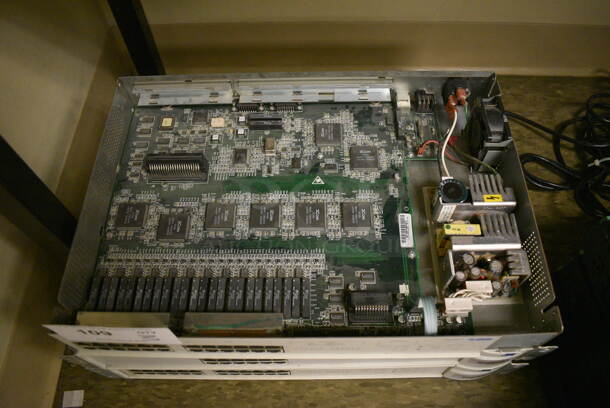 3 3Com Super Stack Hub TR. 19x12x3. 3 Times Your Bid! (room 105) - Image 4 of 4